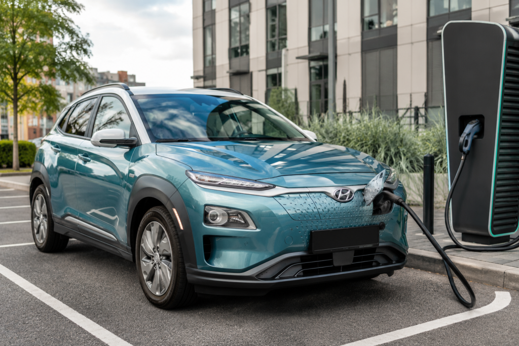 Hyundai Kona Electric – заряджання електромобіля на сучасній зарядній станції